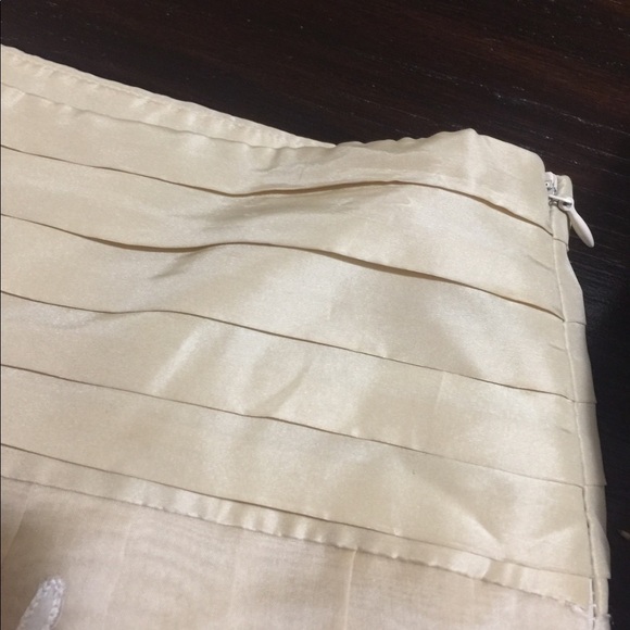 𝅺ROBERT Rodriguez Beige Silk Pleated Skirt Size 6 - Picture 6 of 6